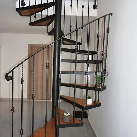 Marta Ii Your In Seget Center 度假居