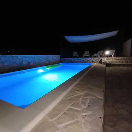 Marta Ii Your In Seget Center 度假居