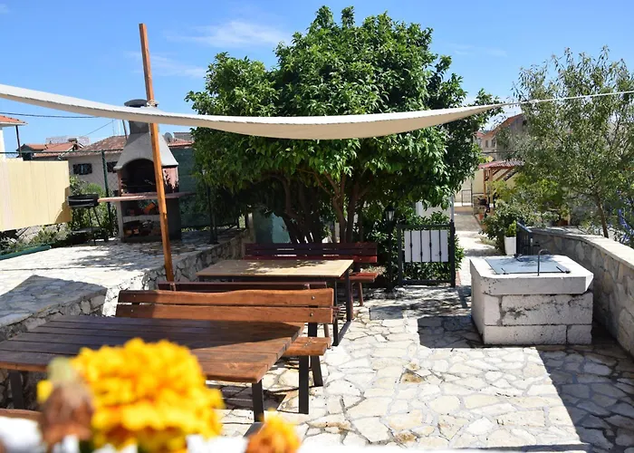 Marta Ii Your In Seget Center Hébergement de vacances *